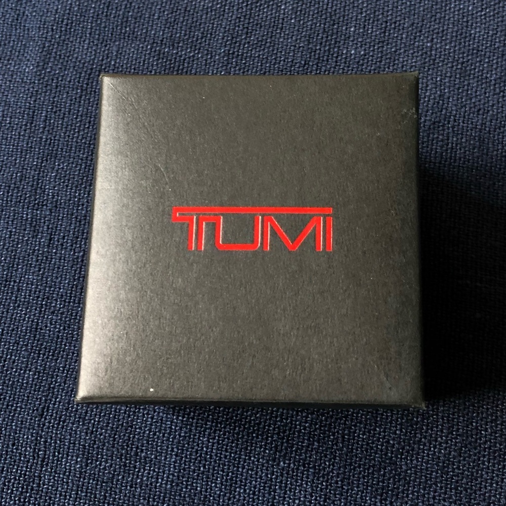 Tumi Universal power plug adapter EUC with box and case